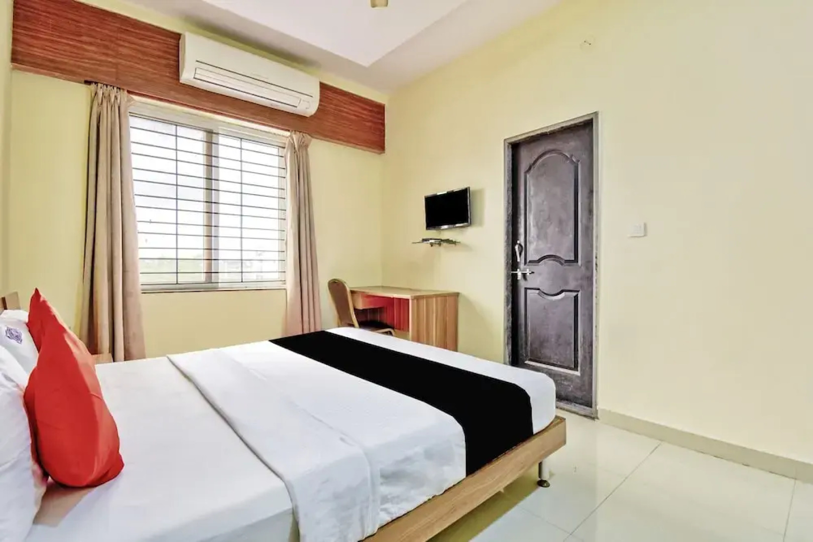 Capital O 42062 Nakshatra Comforts