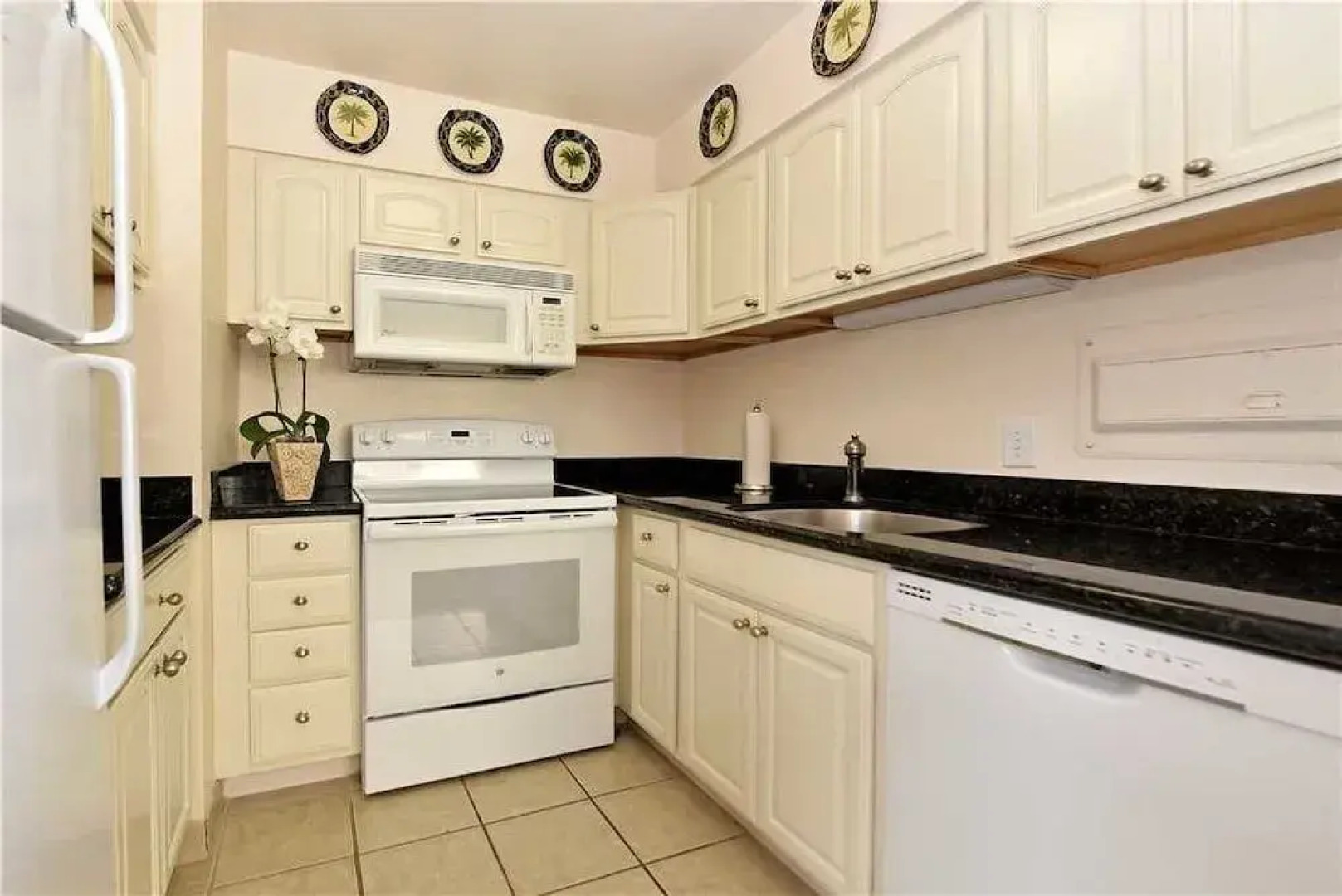 Royal Kahana 1012 by RedAwning