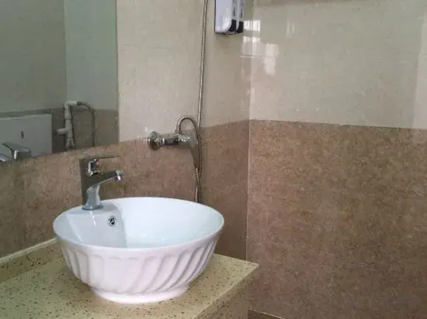 Aiwu Inn Daxin County Detian Waterfall