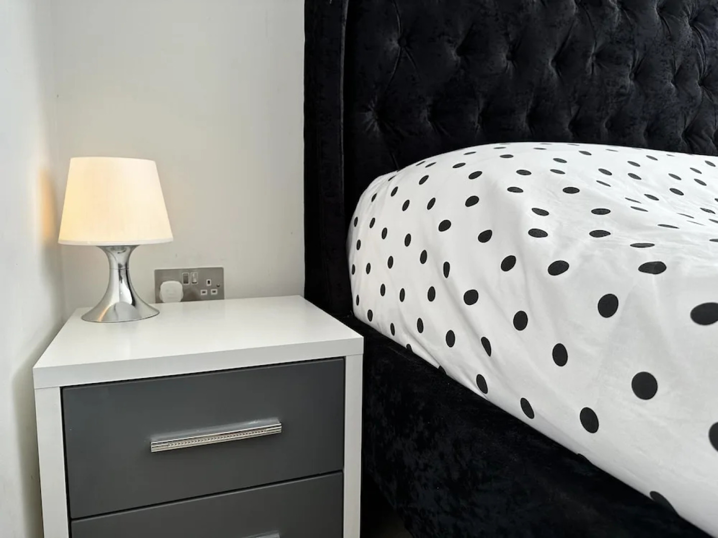 Condo Apartment With Workspace