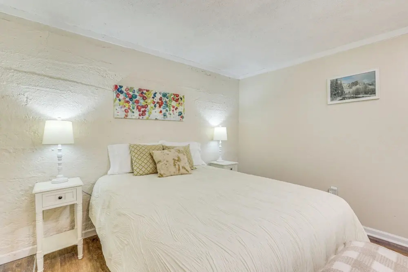 Walk to Marina: Central Bass Lake Studio w/ Deck!