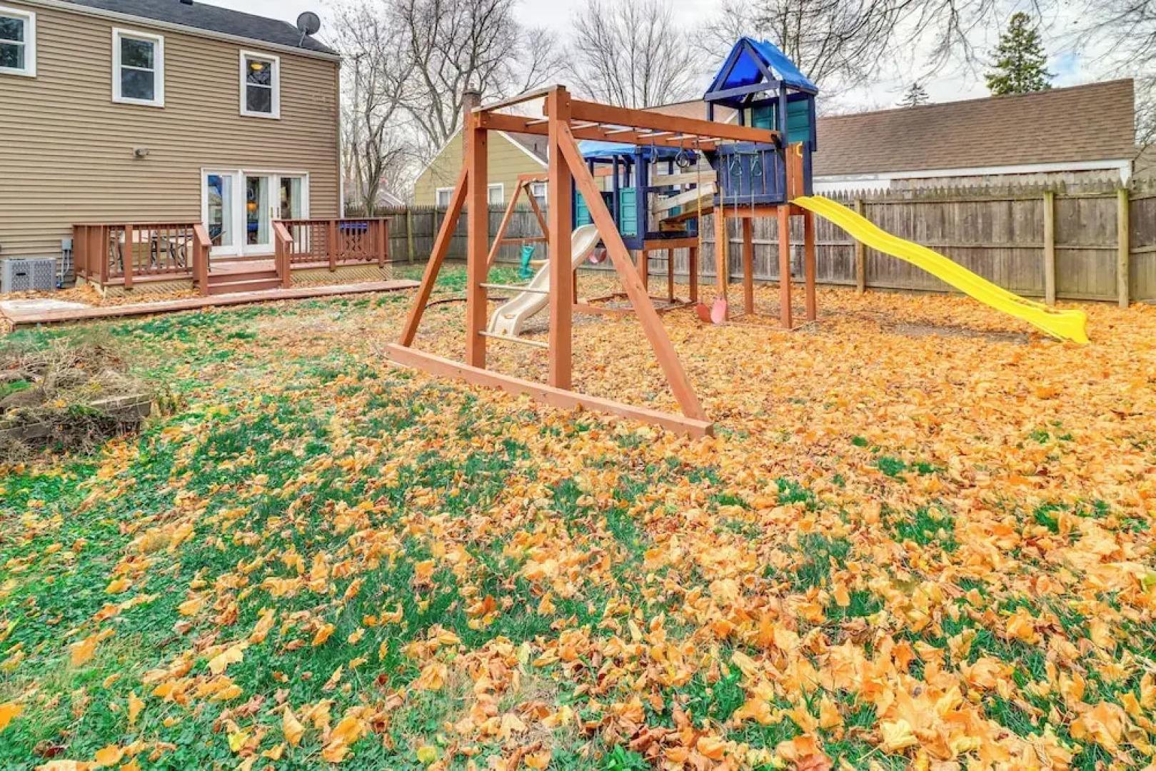 Walk to Adrian College: Family Home in Michigan