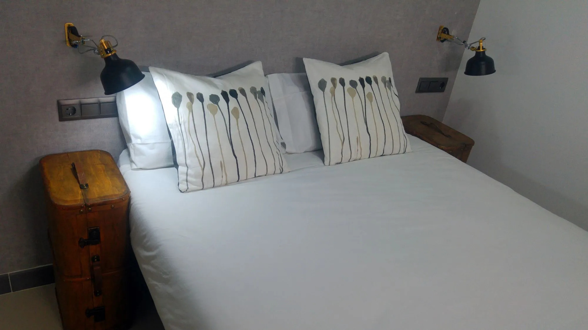 The Lights City Rooms