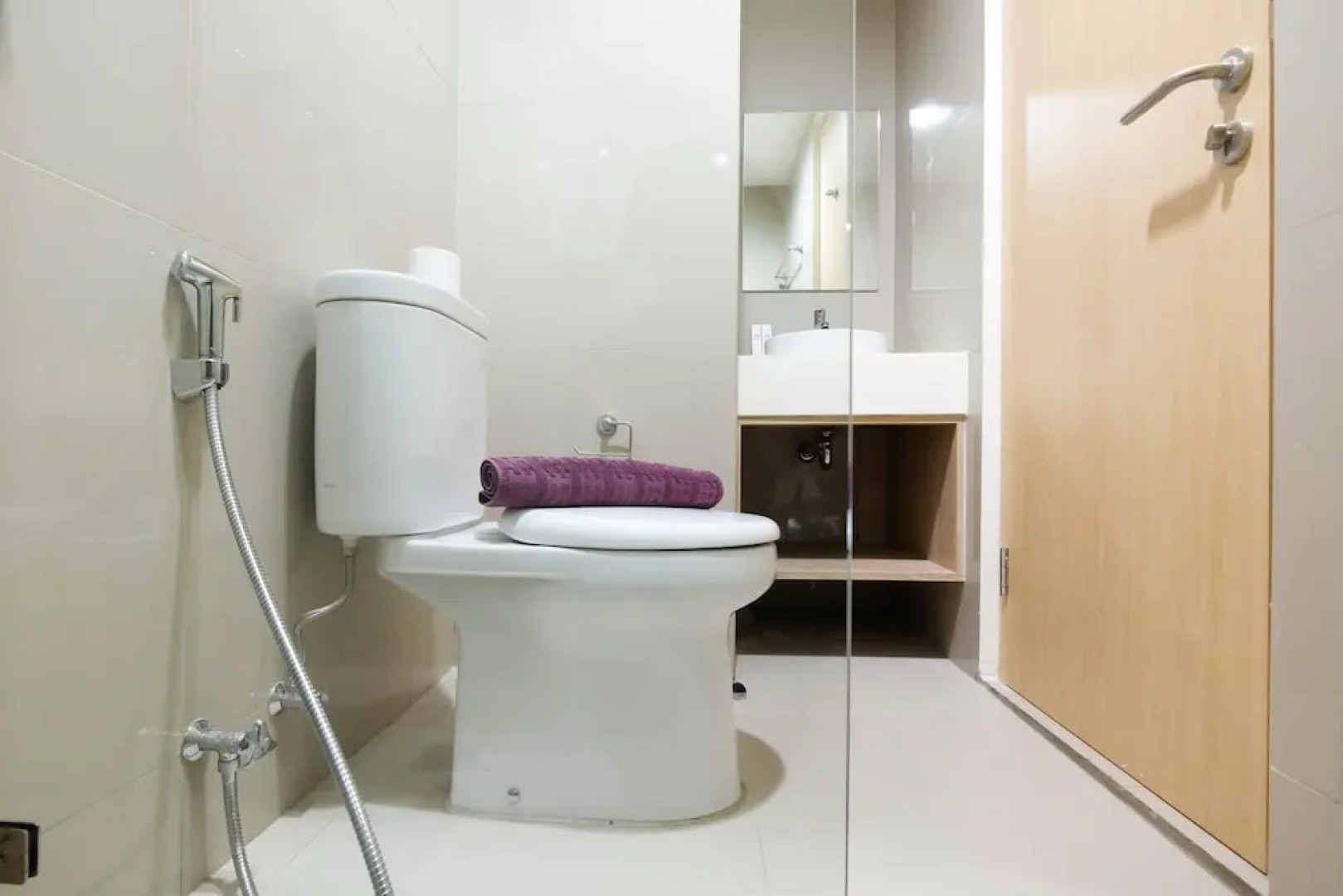 Cozy Studio Tree Park Apartment near BSD City