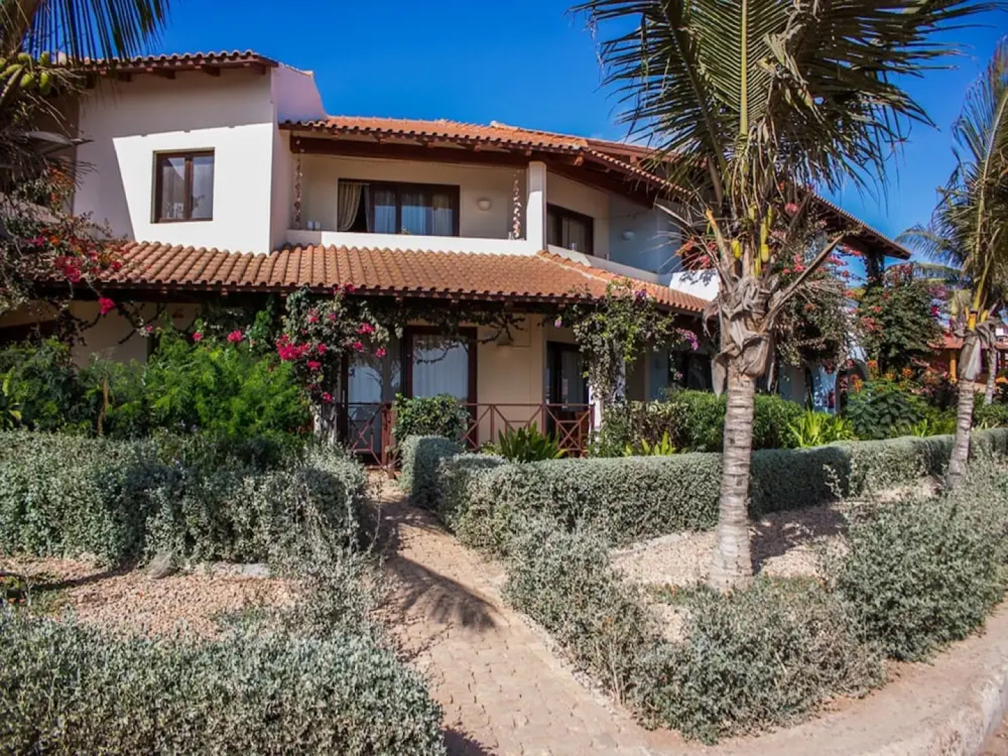 AJP Holidays - Porto Antigo 2 Beachfront Apartment