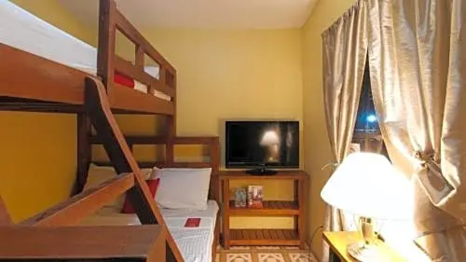 RedDoorz Plus @ Malabag Silang