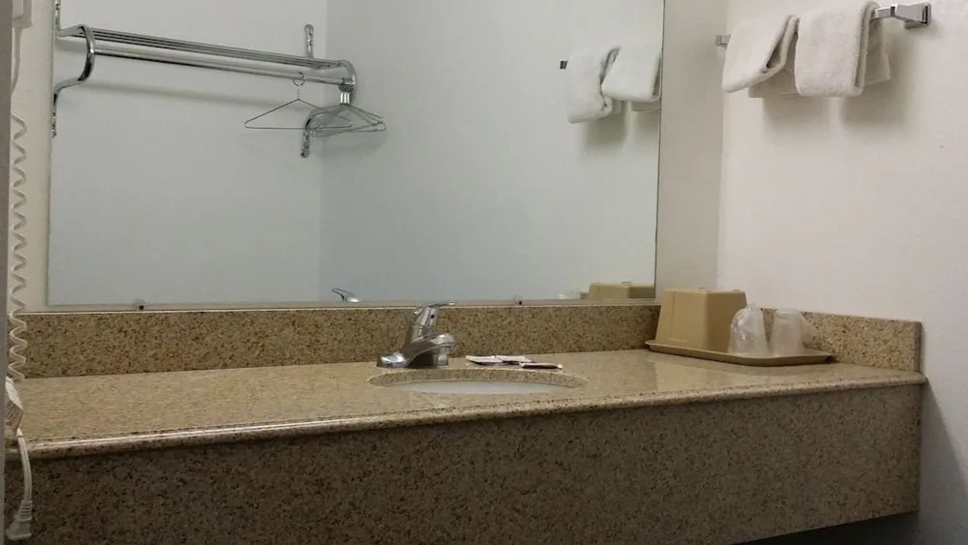 Desert Mirage Inn & Suites