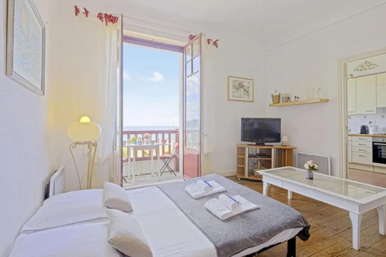 Nice quiet 3 1br with balcony and view on the beach of Hendaye Welkeys