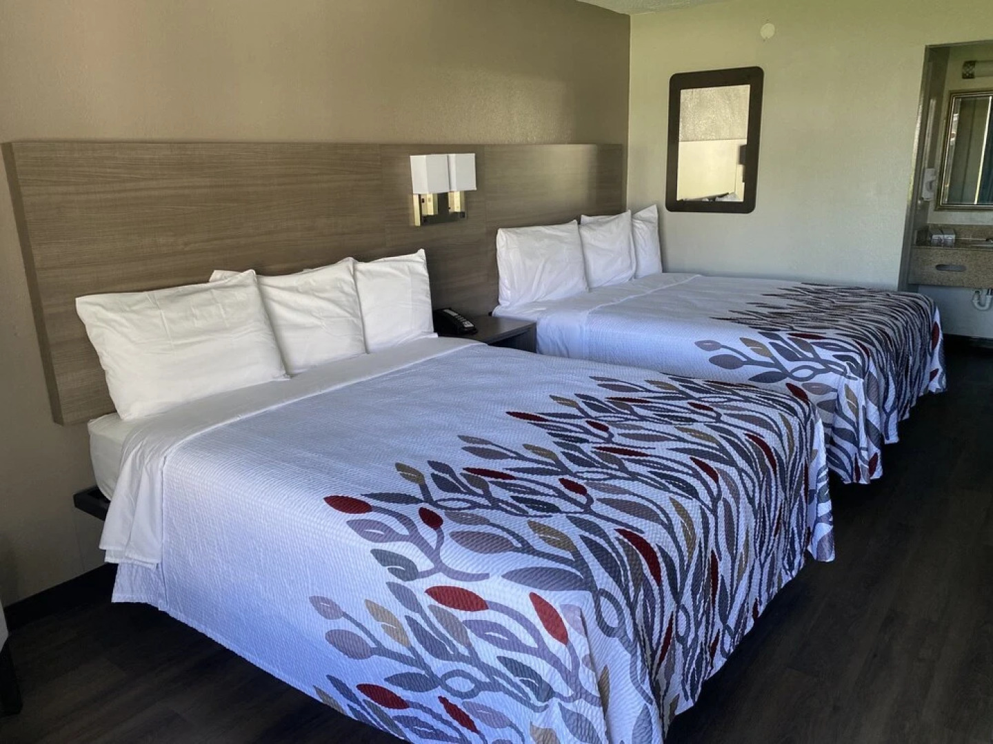 Hometowne Studios By Red Roof Vero Beach - I-95