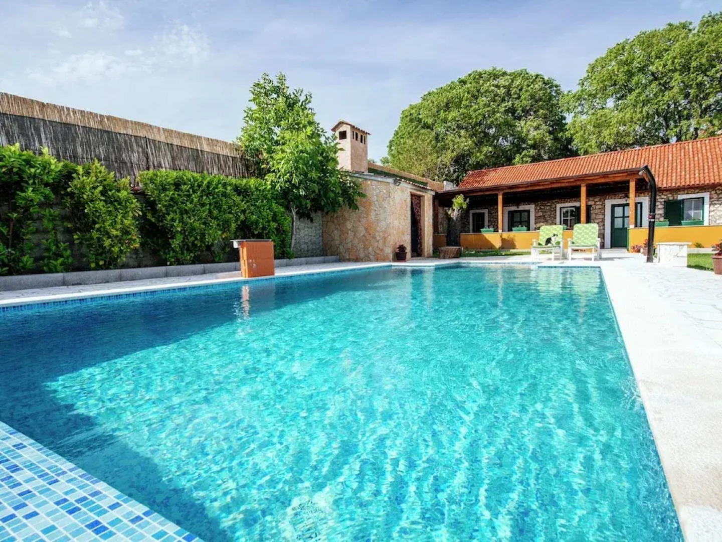 Private Estate With 2 Infinity Pools