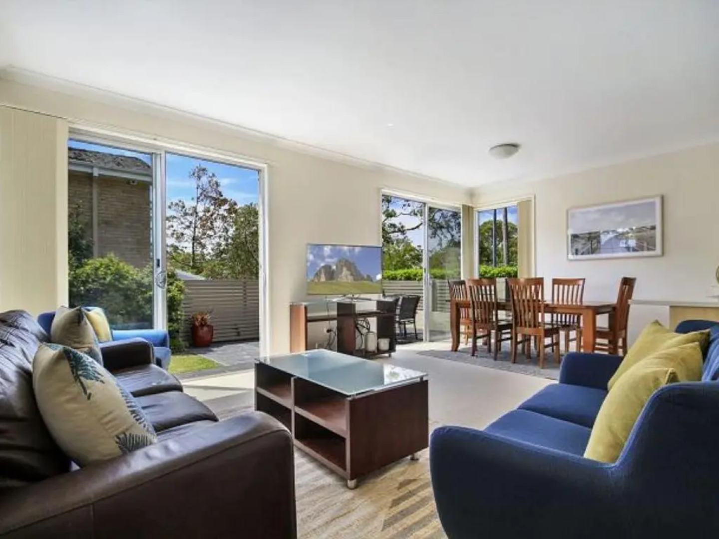 Open and Airy Entertaining Areas 2 Minutes Walk to Beach and Cycle Path