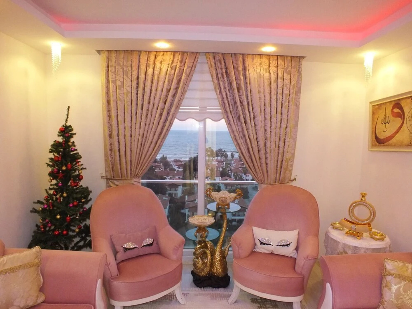 GoldenPark King Suites with Balcony & Sea view