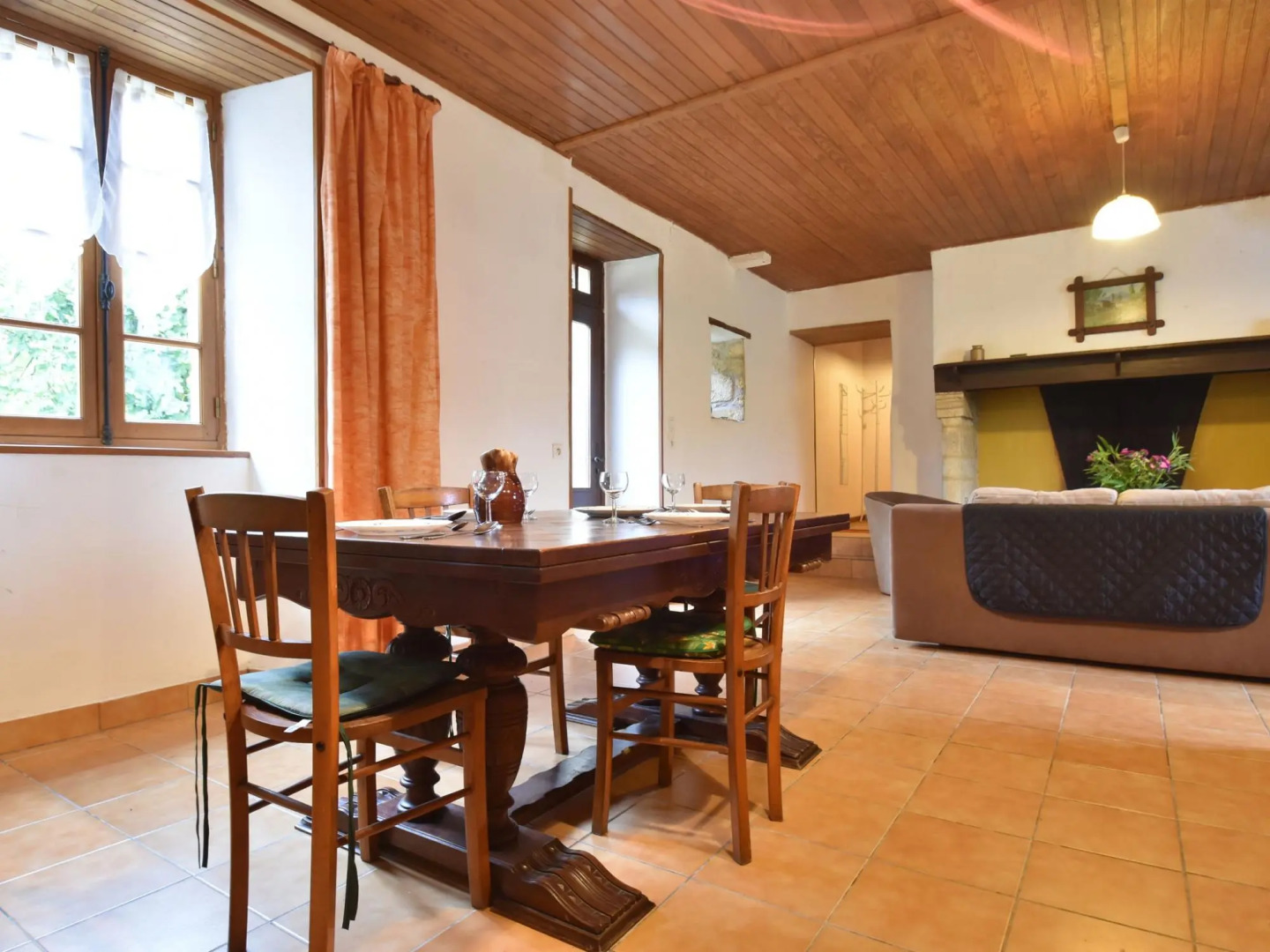 Graceful Home in Berbiguières, Valley of the Castles at 15min