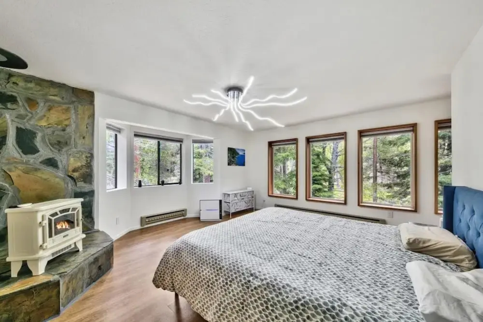 3685s River View Retreat 4 Bedroom Home by RedAwning