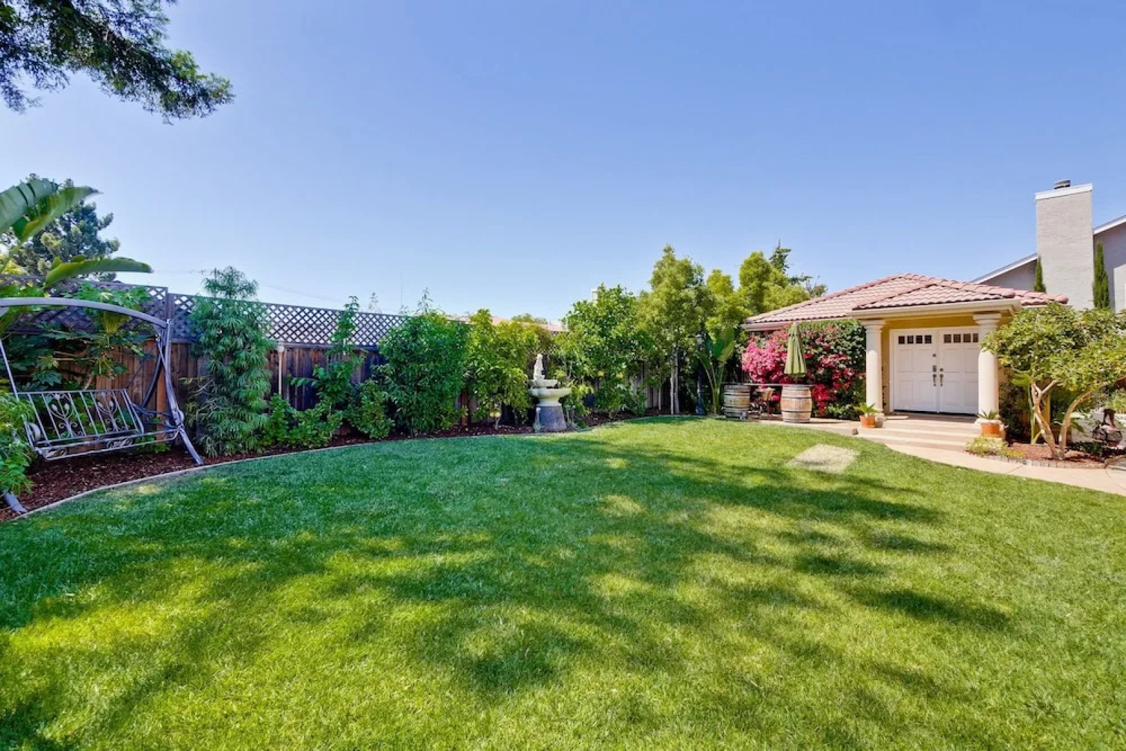 Private Luxury Guest House/ Suite / Executive 1 Bedroom Apts