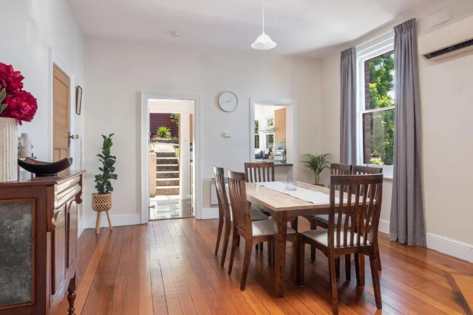 Warwick St Retreat! 3 Bedroom House With Parking