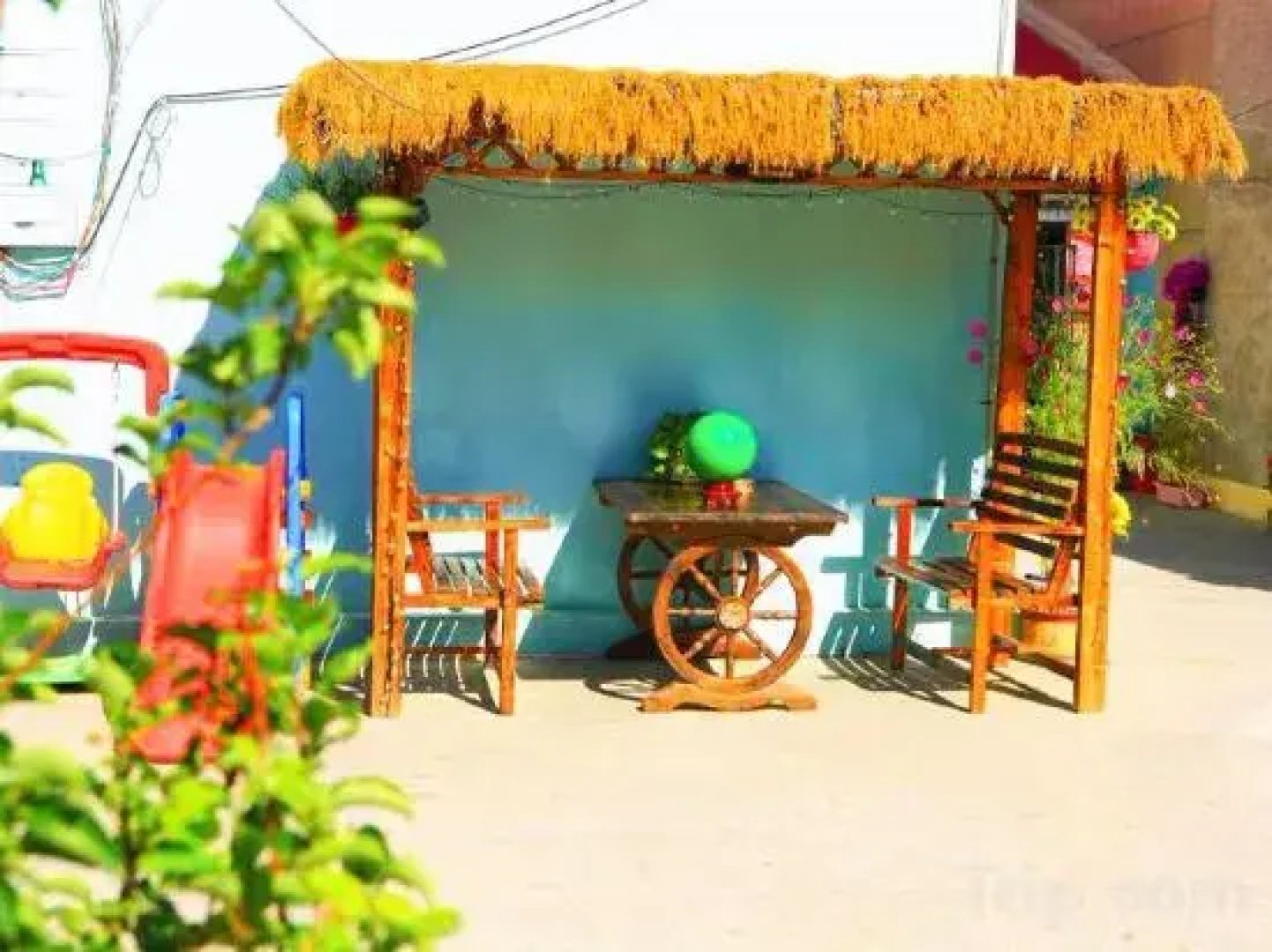 Liuji Family Hotel, Dolun