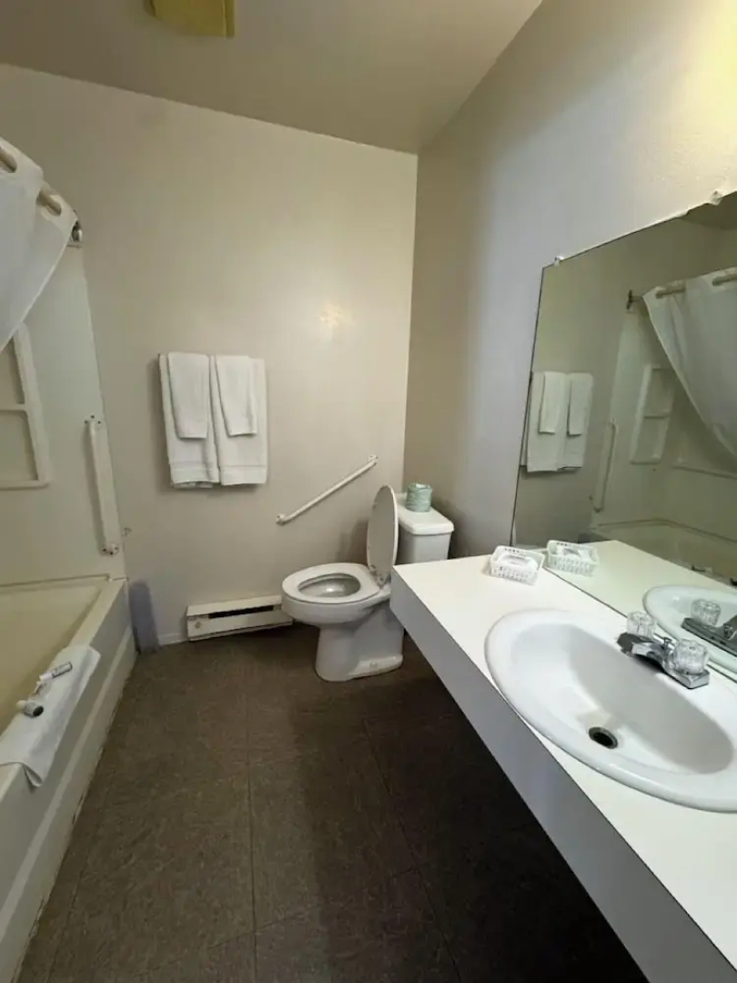 Zero-100 Motor Inn