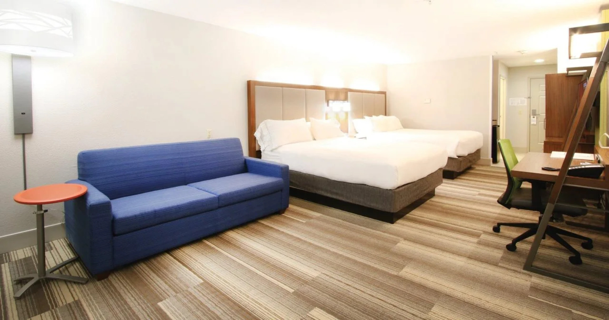 Holiday Inn Express Hotel & Suites MAGNOLIA-LAKE COLUMBIA