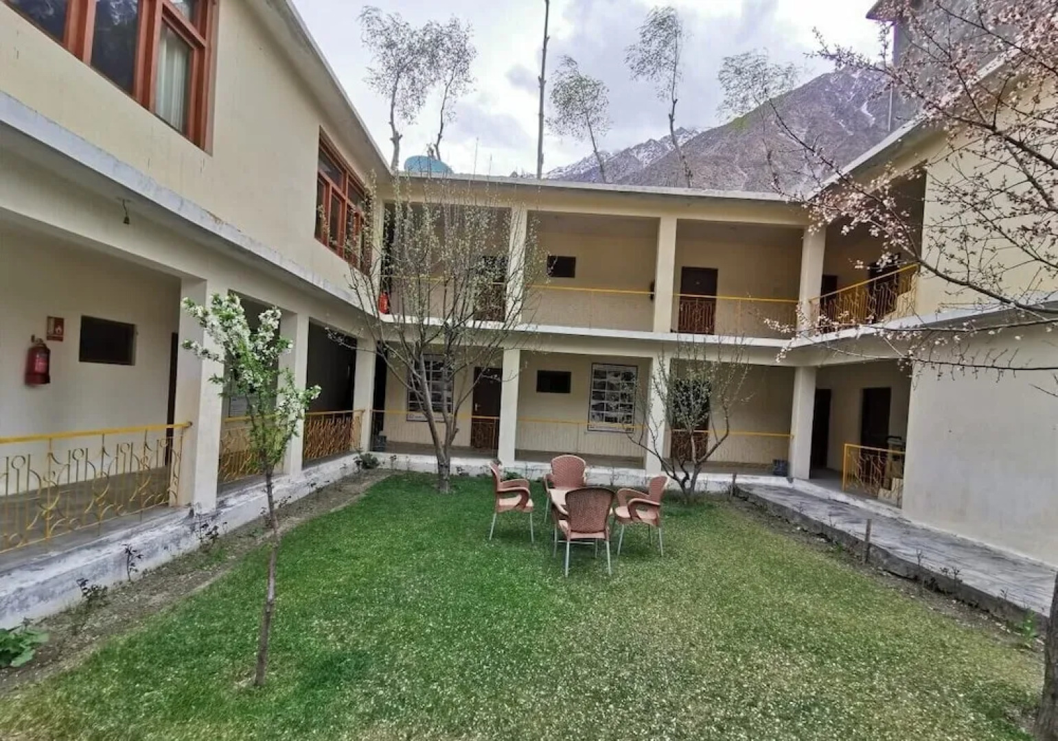 Gulmit Continental Hotel Hunza Valley