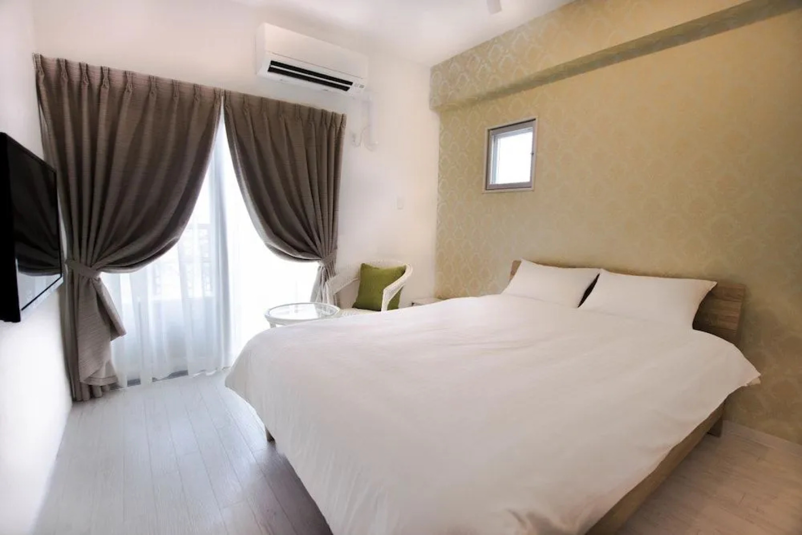 Y‘ Rise To Hotel Itoman