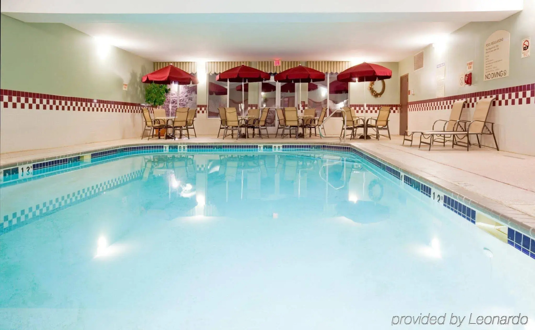 Holiday Inn Express & Suites Vadnais Heights by IHG