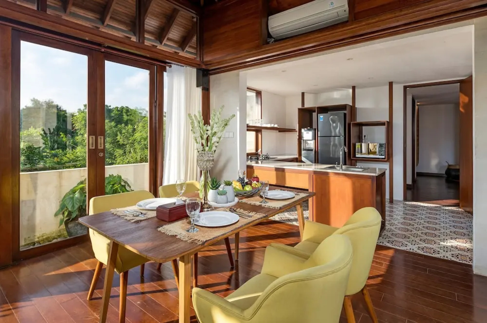 Splendid Beachfront 2 Br Villa in Seminyak