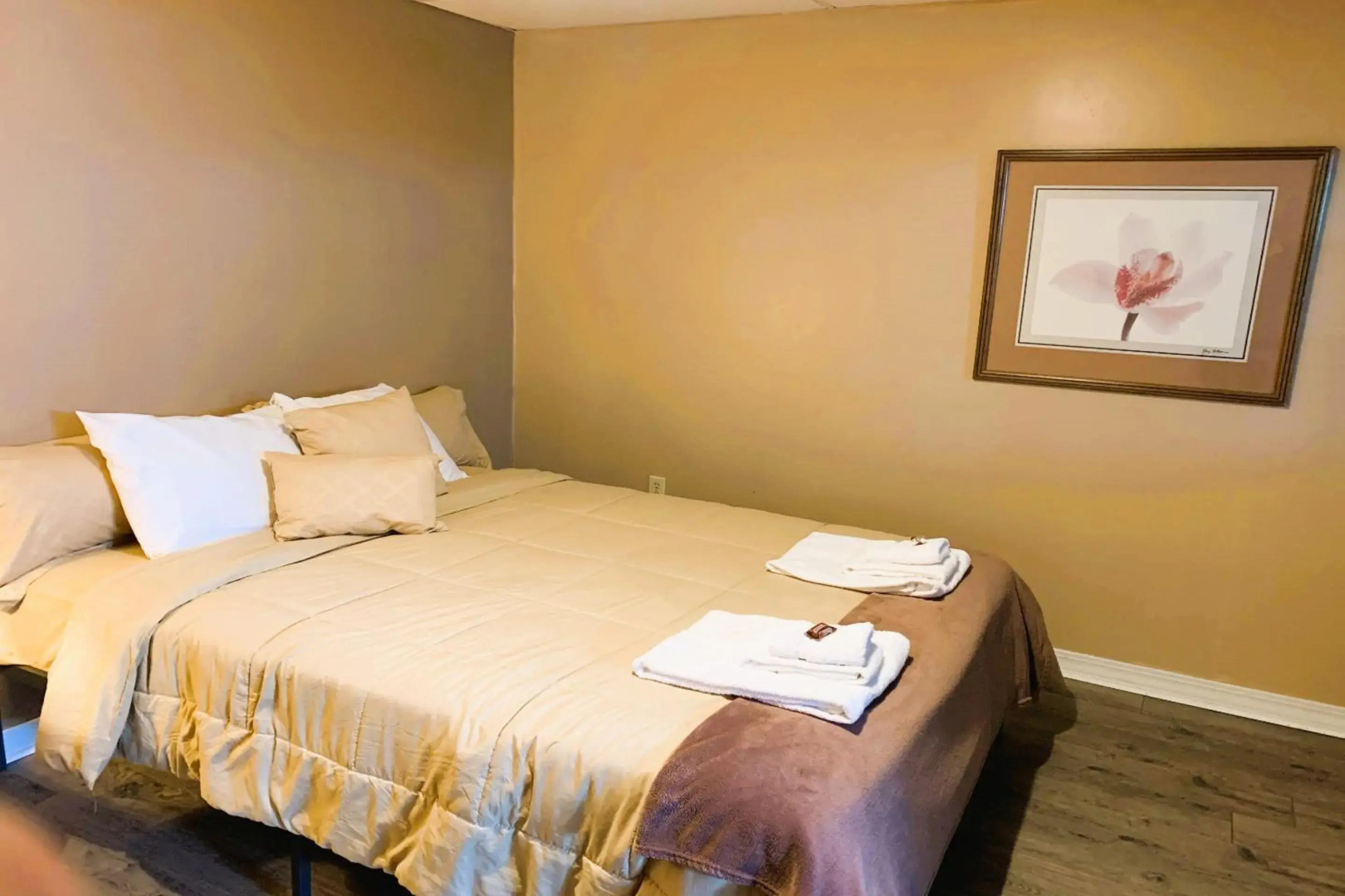 Love Hotels St John River by OYO at Fort Kent ME