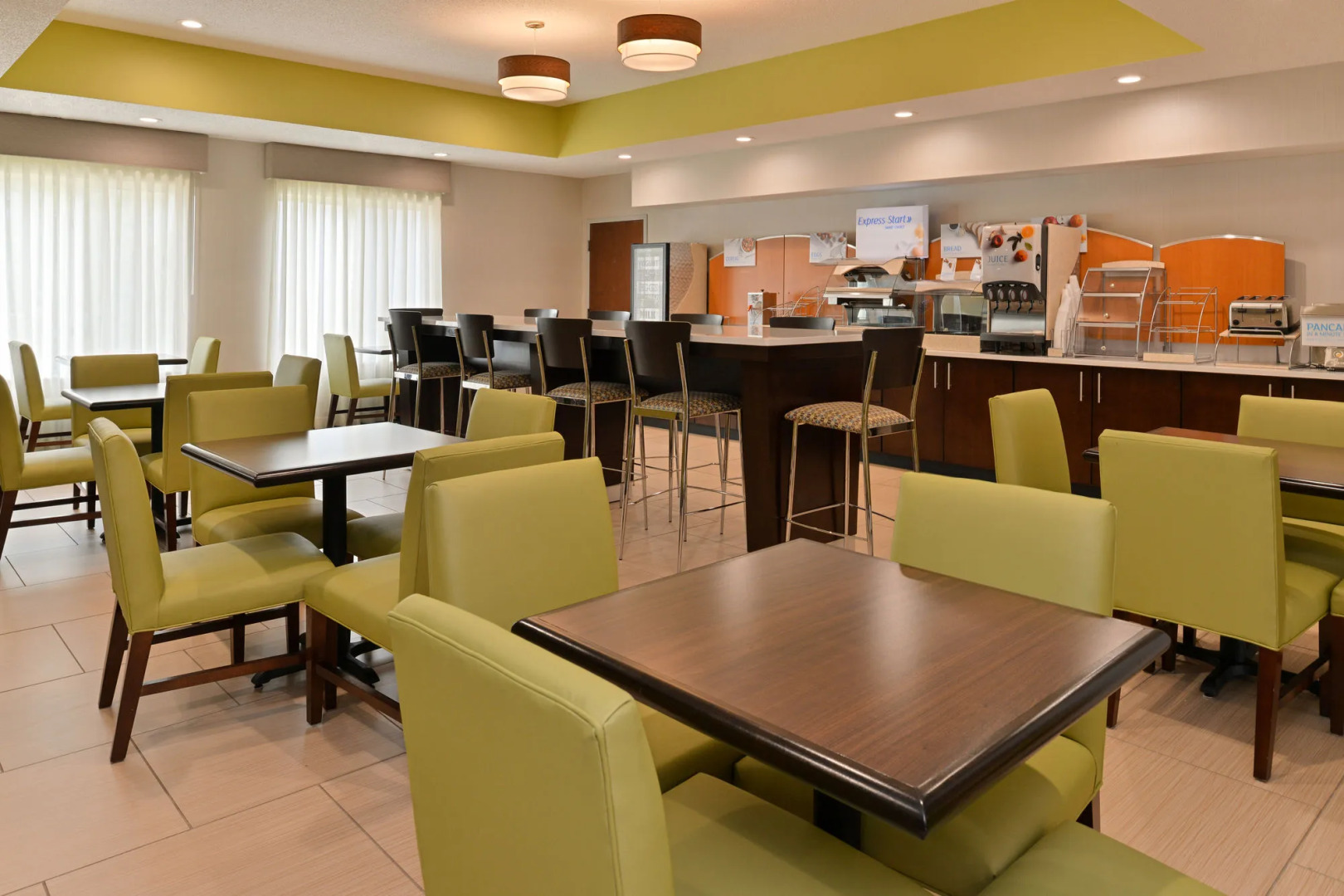 Holiday Inn Express Hotel & Suites Cincinnati-Blue Ash by IHG