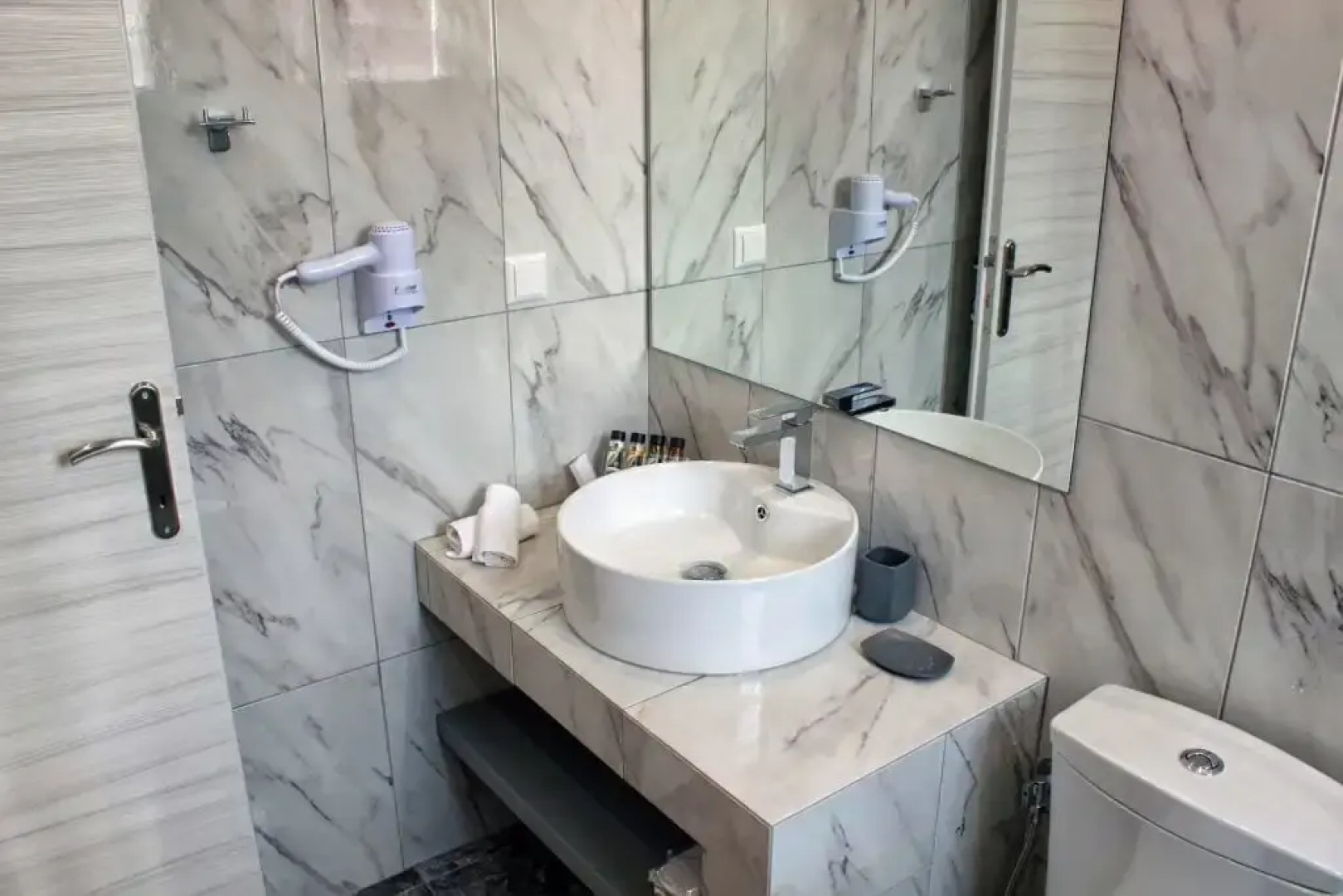 Theros Villas & Suites