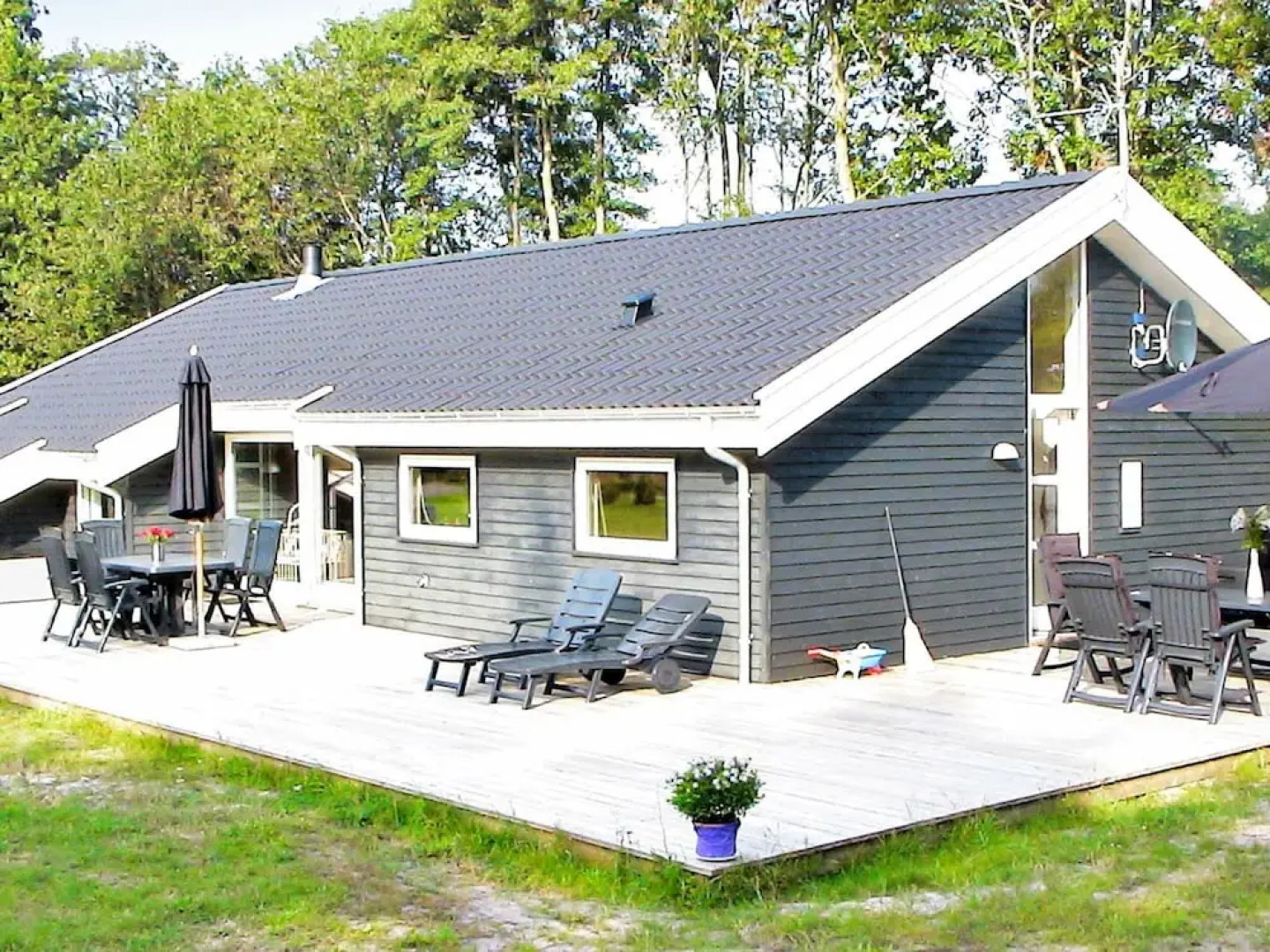 10 Person Holiday Home in Aakirkeby