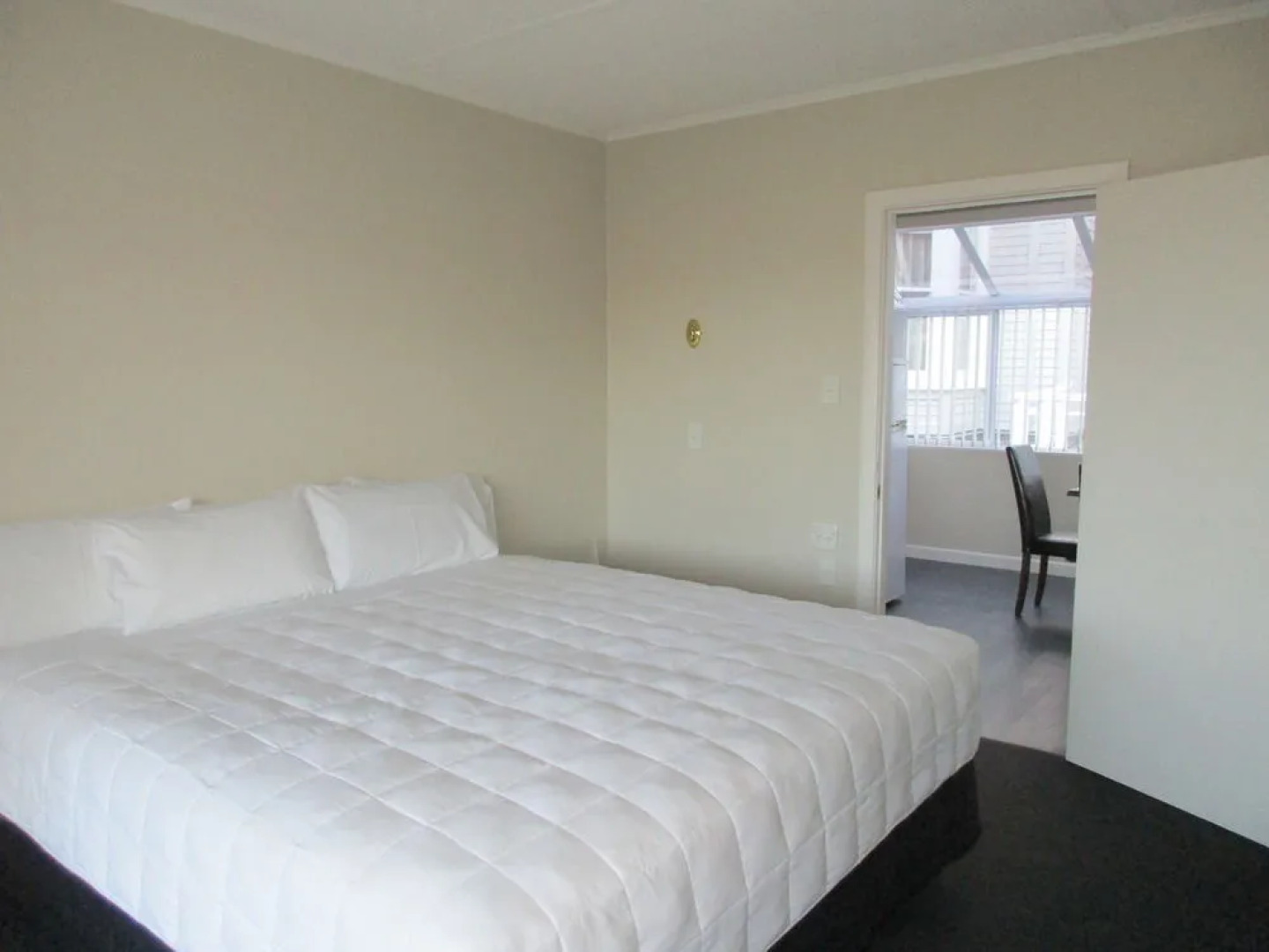 Valmai House & Motel