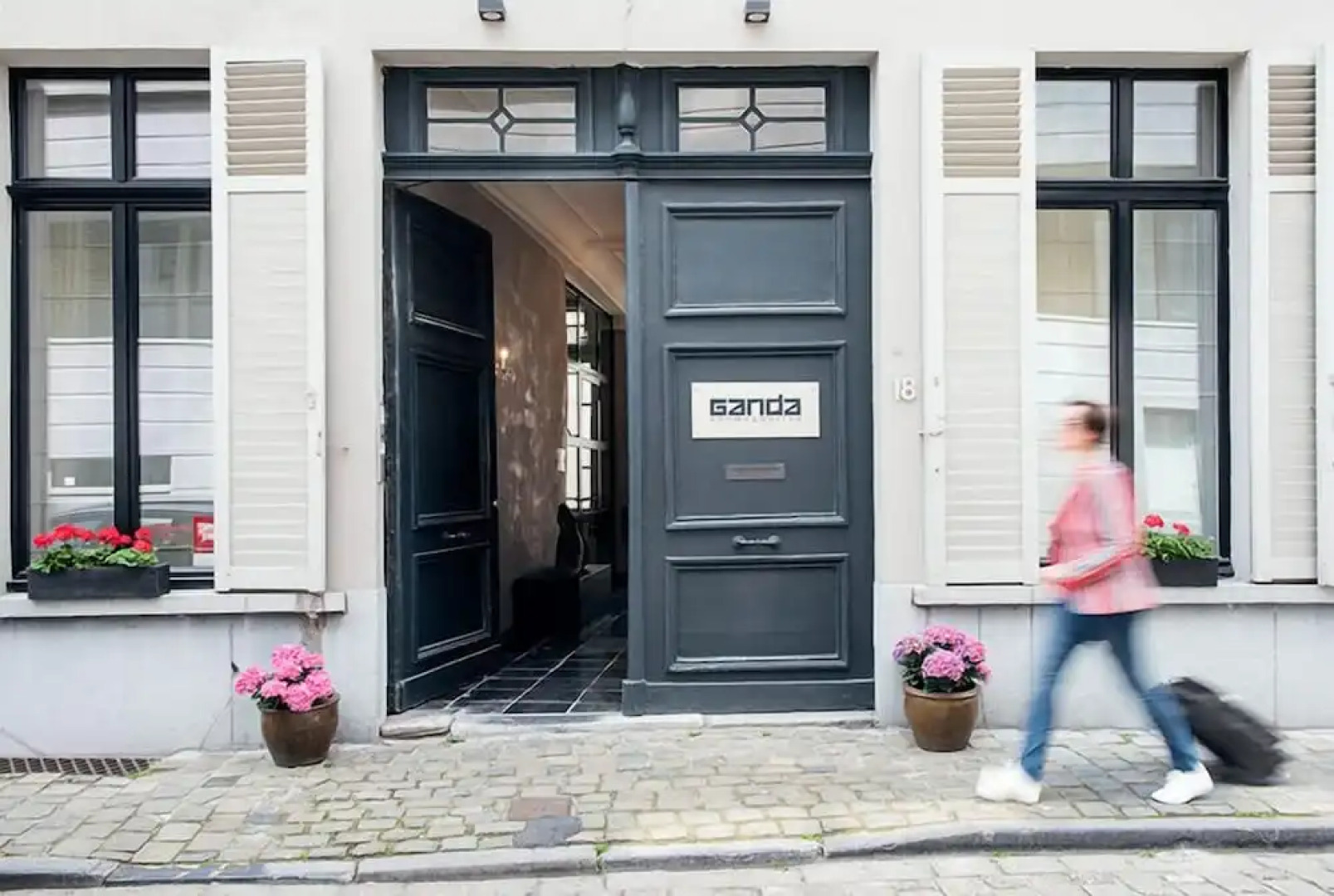 Ganda Rooms & Suites