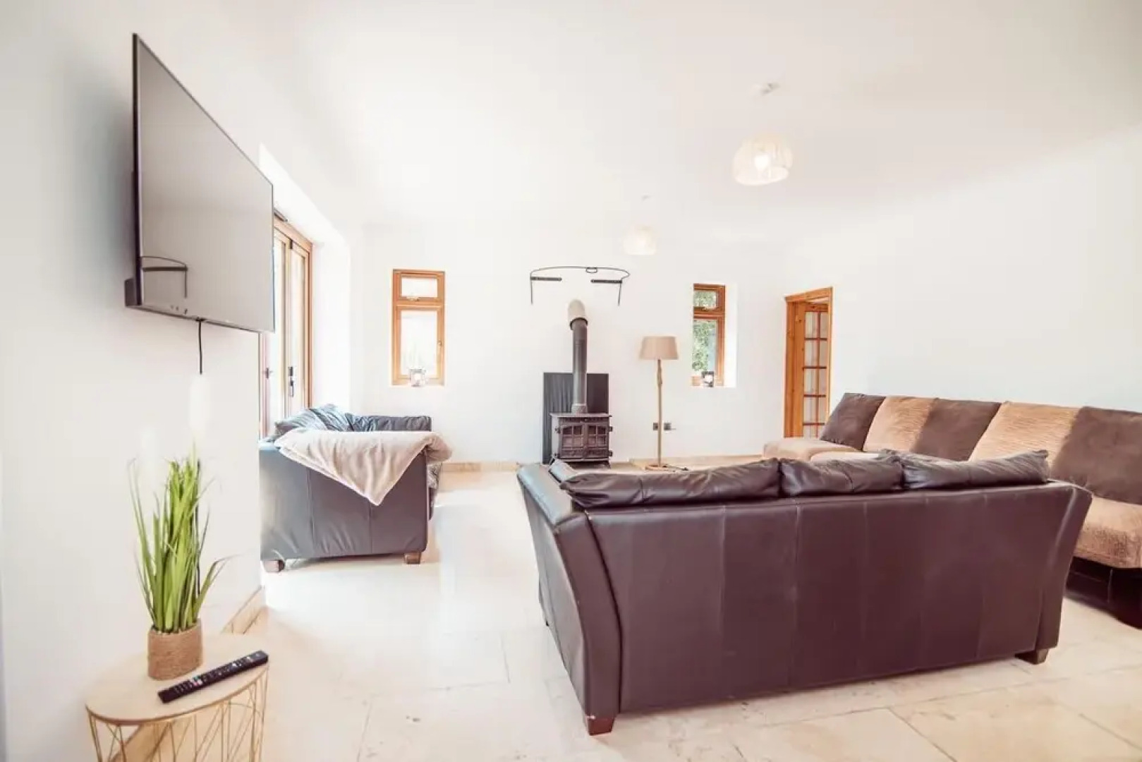 Threeways Retreat With Heated Swimming Pool