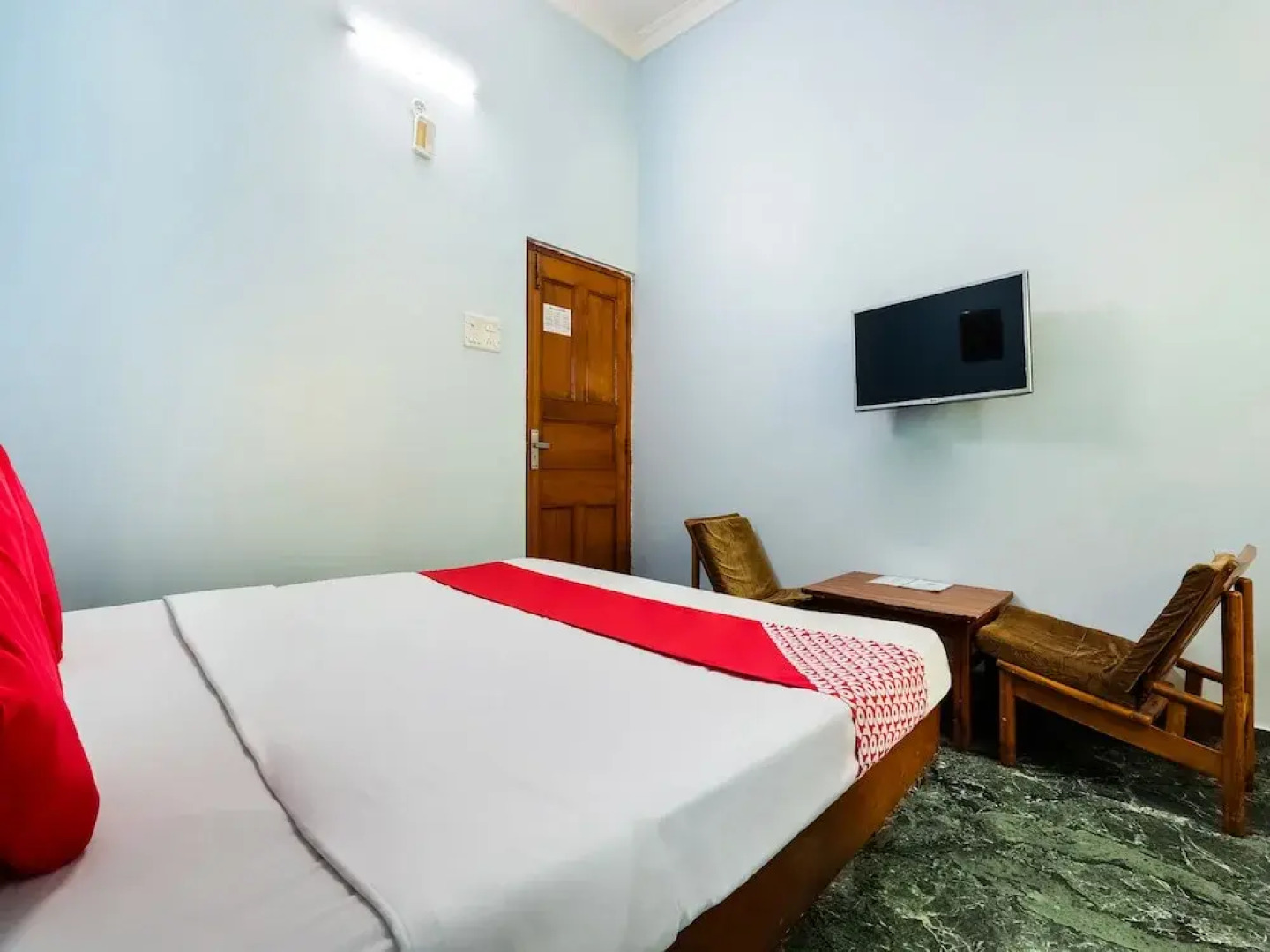 OYO 30121 Hotel Shanti Inn