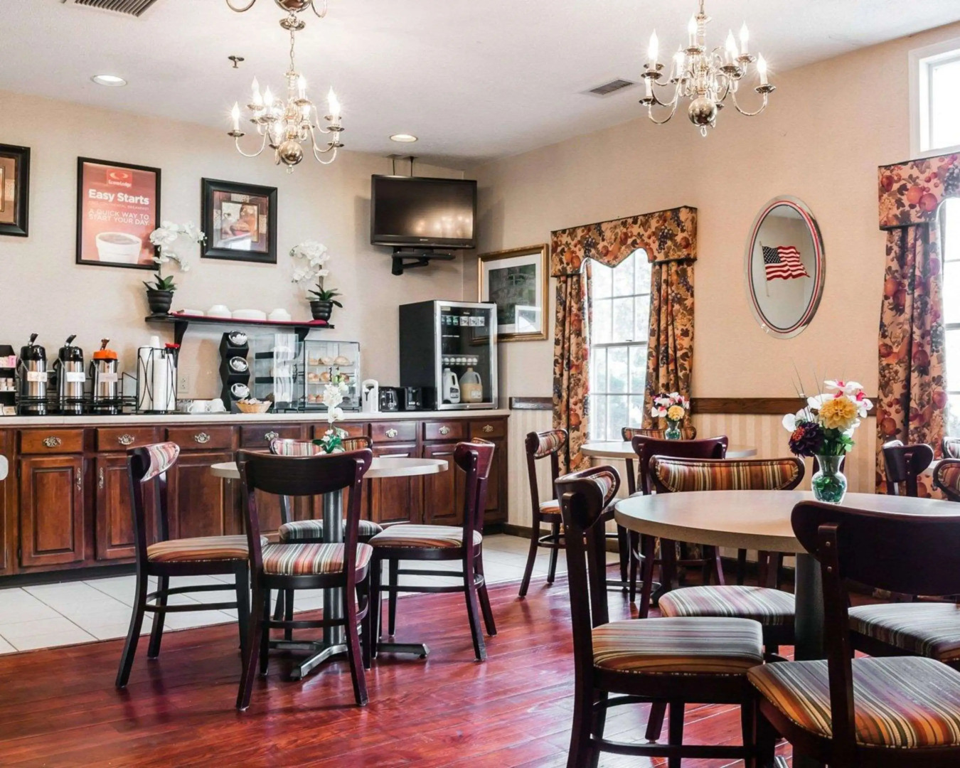 Econo Lodge & Suites Grand Rapids Airport