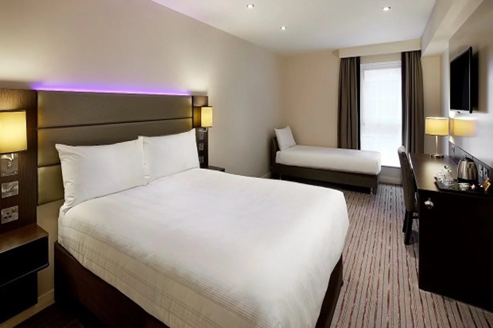 Premier Inn Wirral (Childer Thornton)