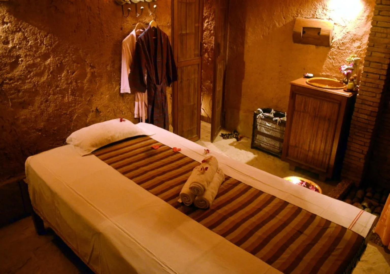 Hotel by the Red Canal