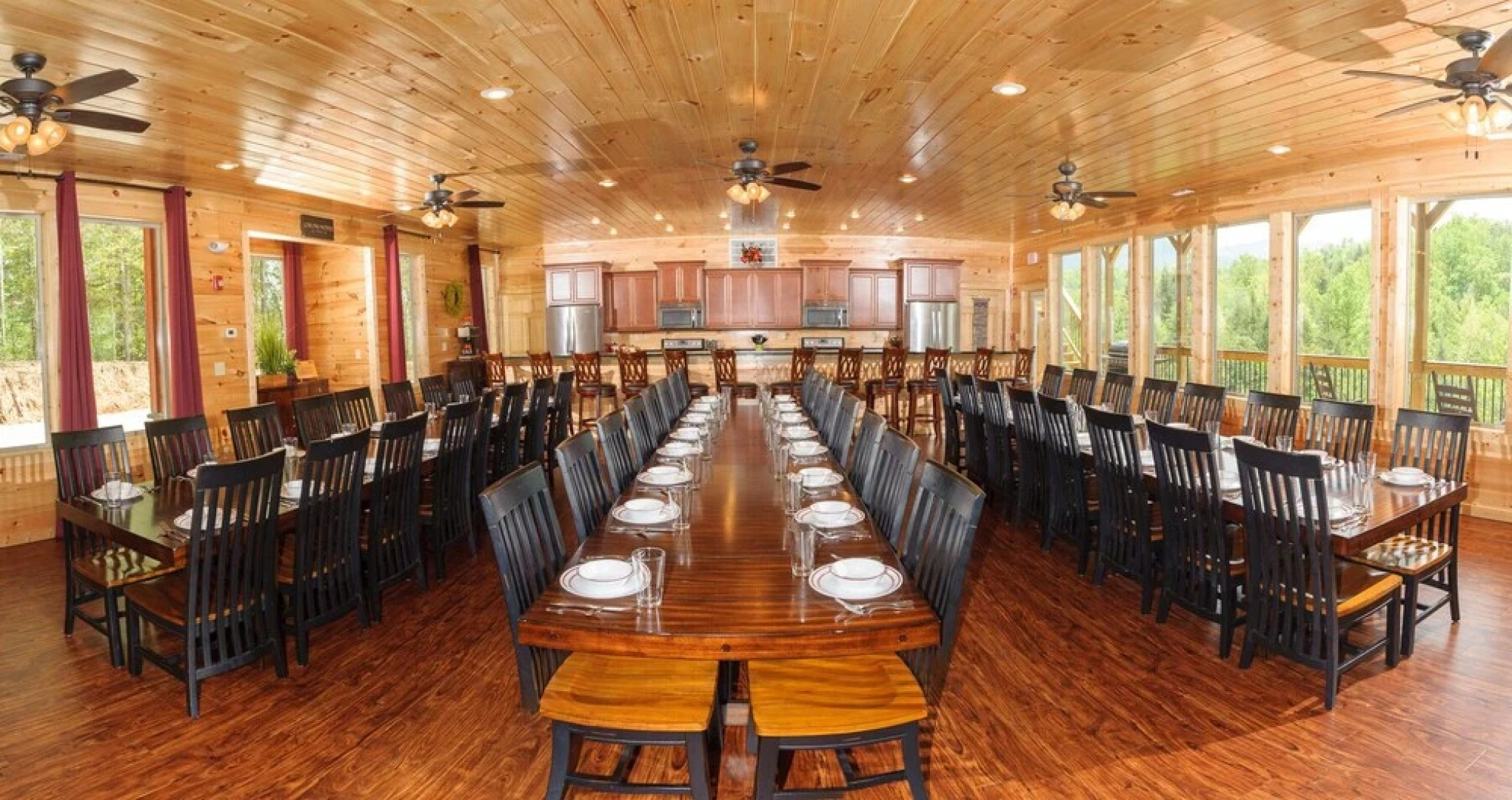 Sycamore Mansion 14 Bedroom Cabin by RedAwning
