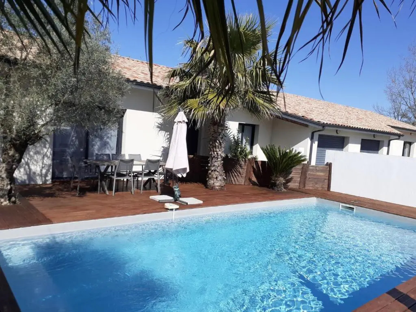 ViLLA NEUVE 115m2 ,TOUT CONFORT AVEC PiSCiNE Chauffée-JARDiNET BASSiN ARCACHON