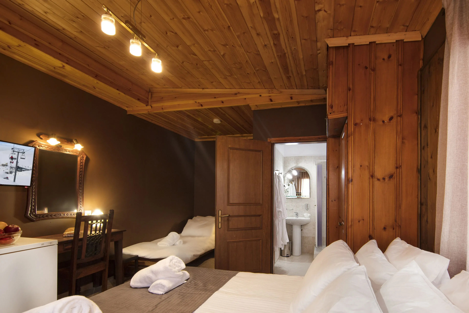 Stone Suites by White Hills