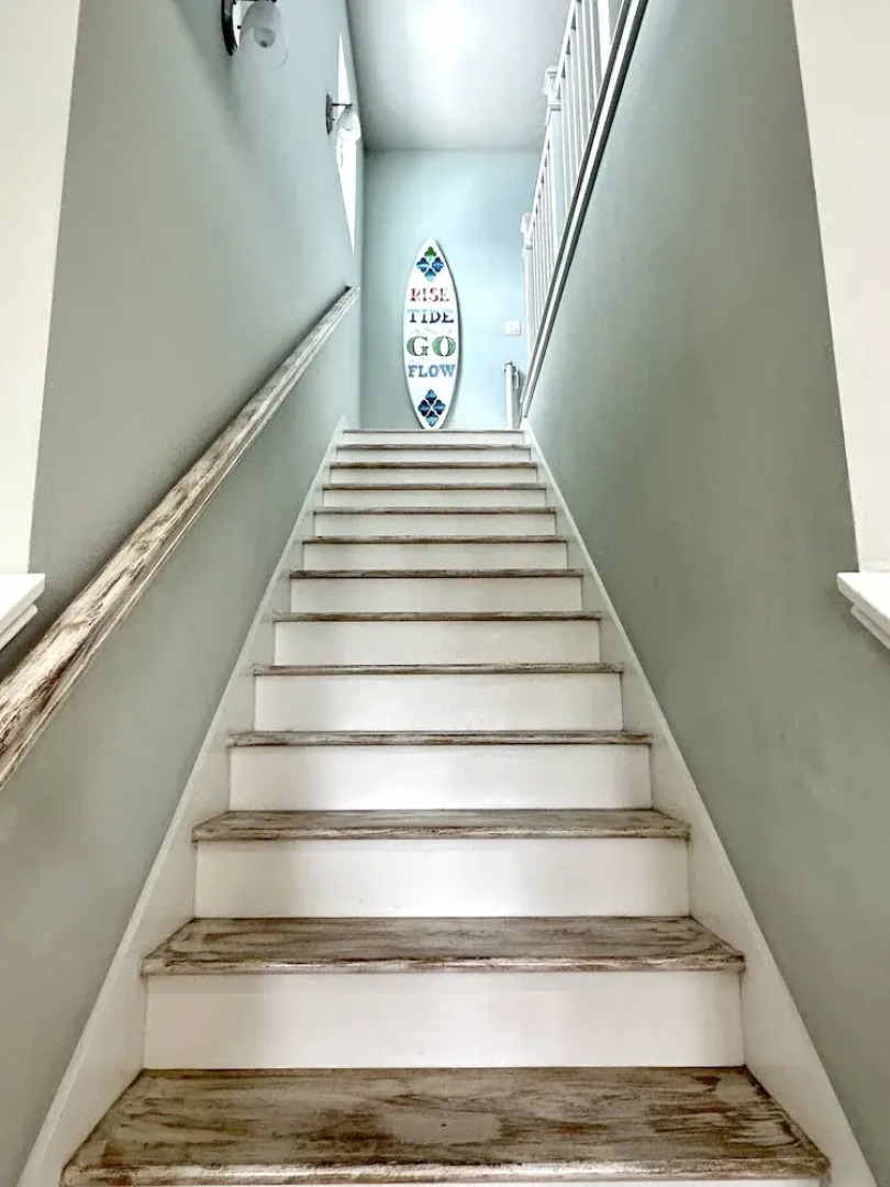 Bay Side 4 Bedroom Home by RedAwning