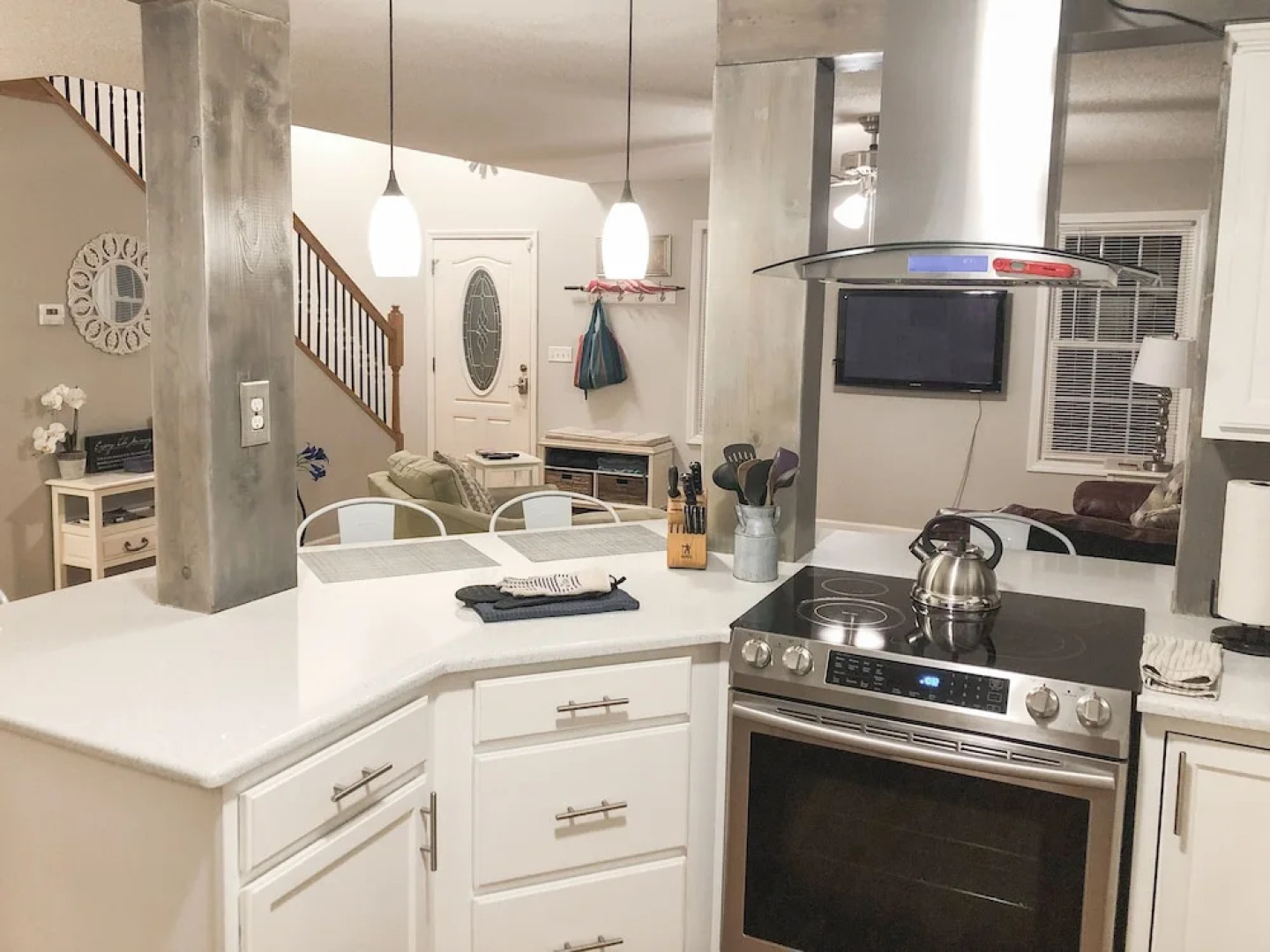 4BR Country Home w/ Hot Tub