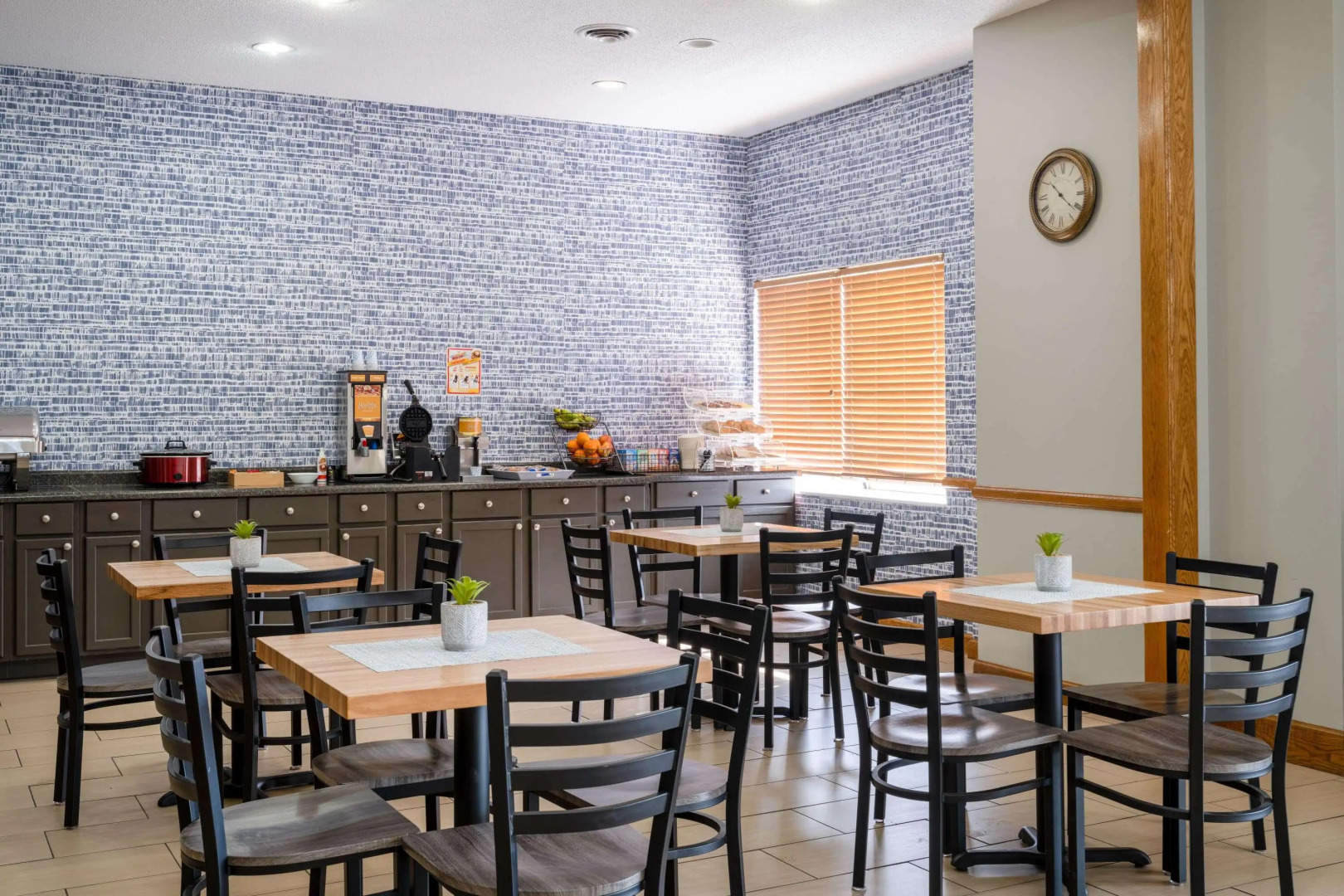AmericInn by Wyndham Cedar Rapids North