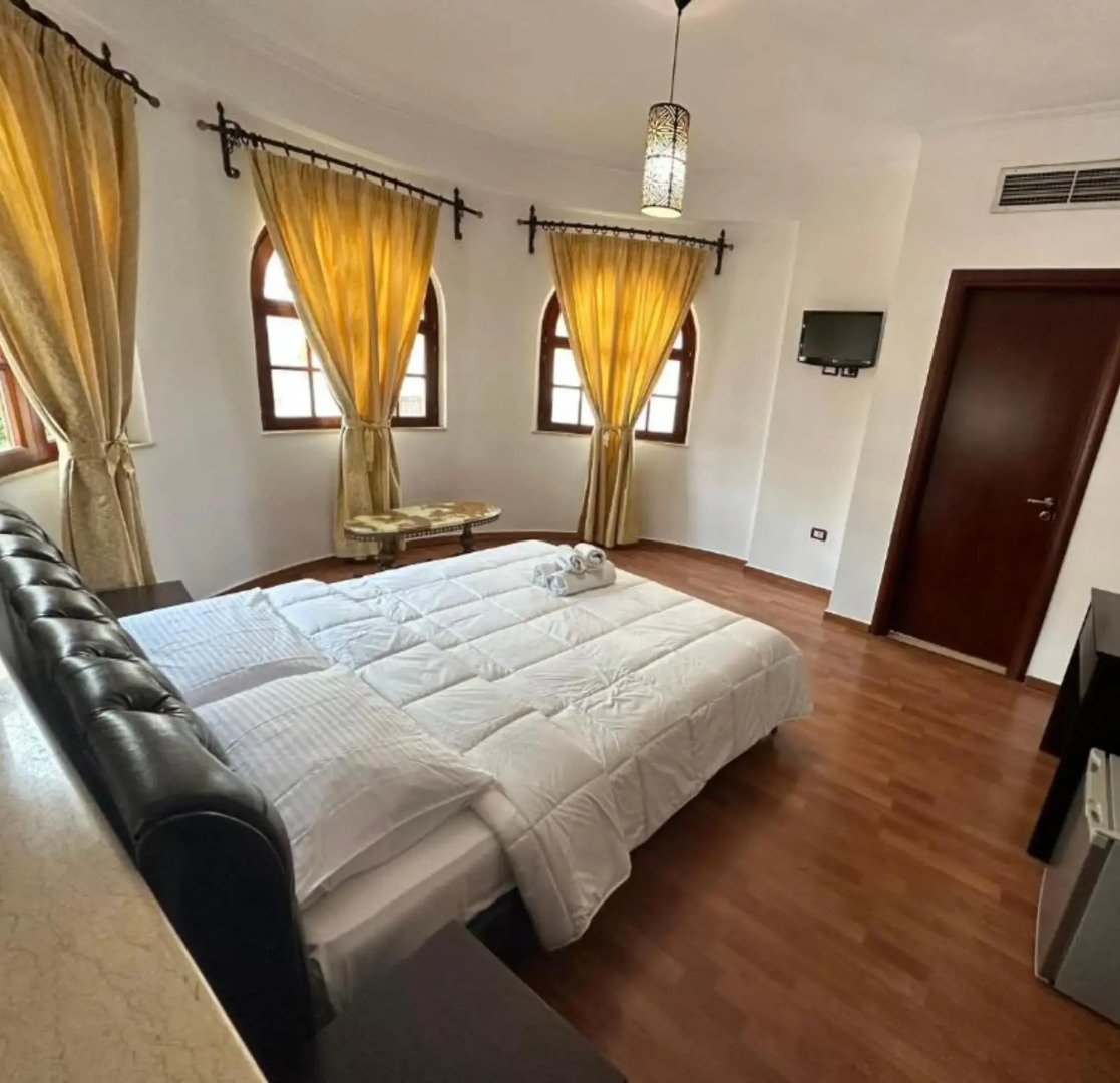 Monte Cristo Hotel with Rooftop Pool