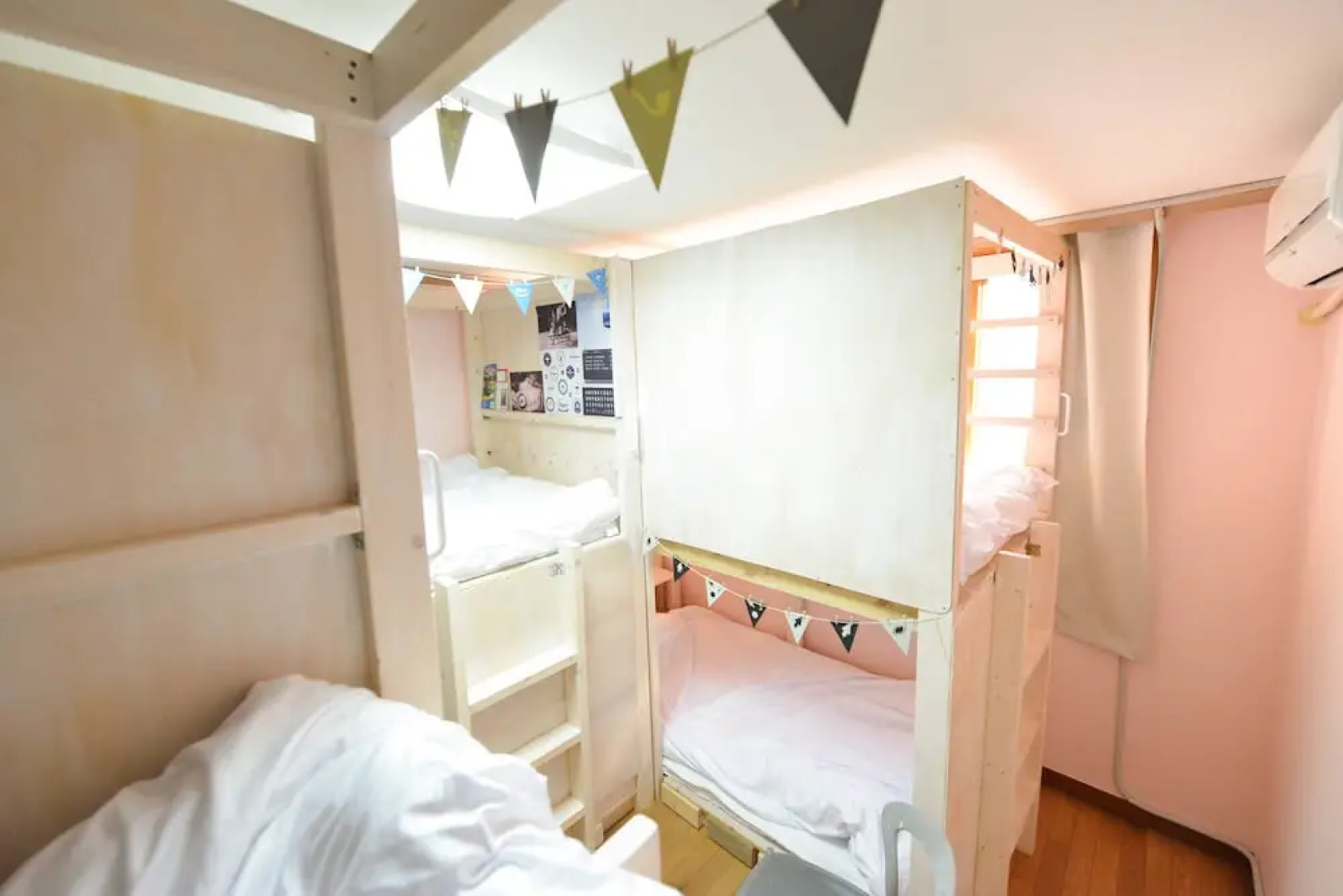 Linker Party House - Hostel