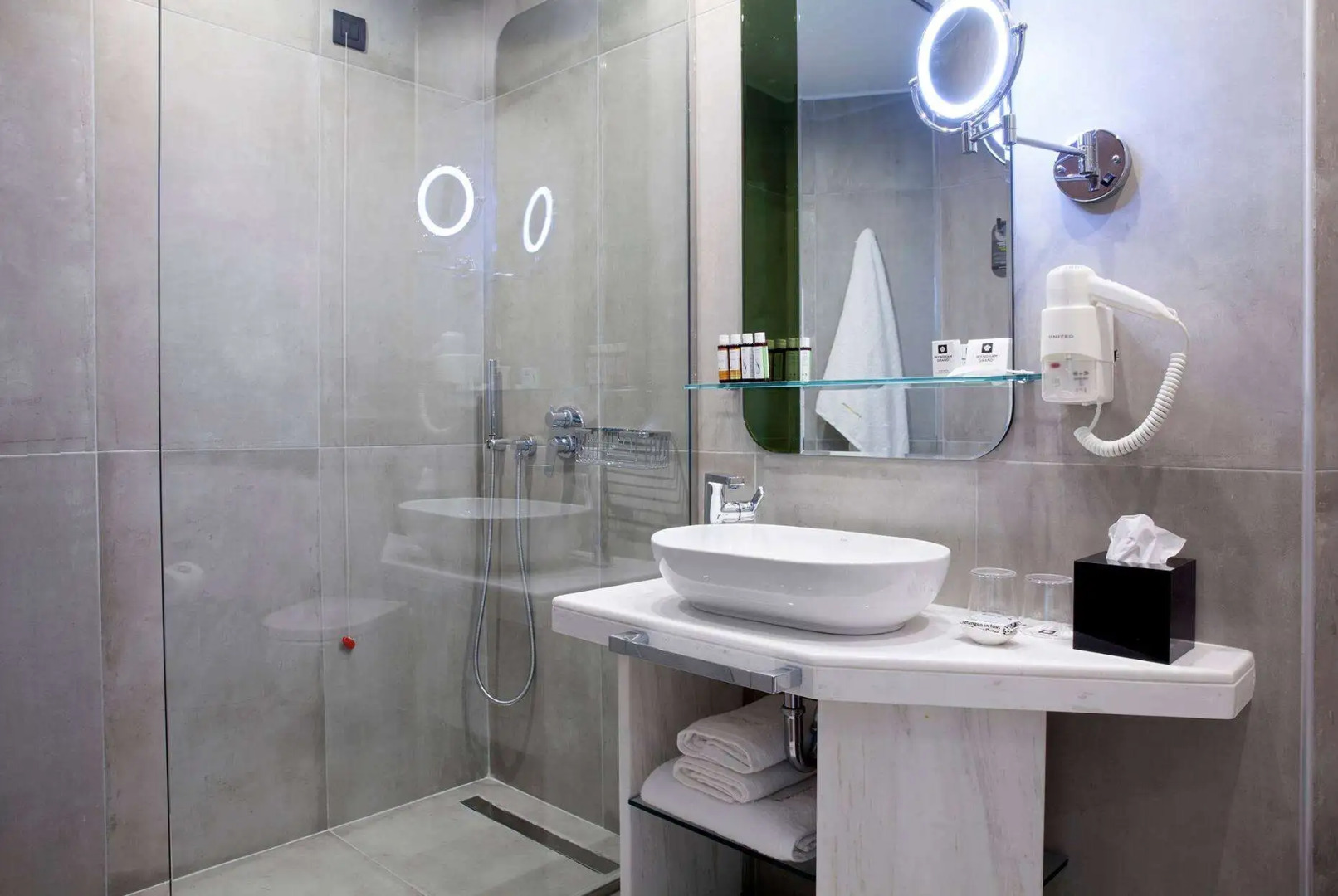 Zeus Essence Wyndham Athens Residence