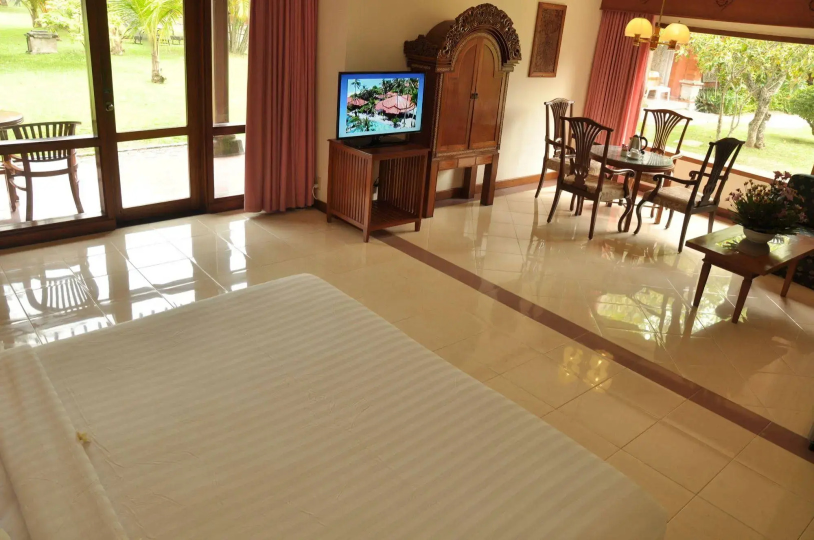 Отель Bali Beach