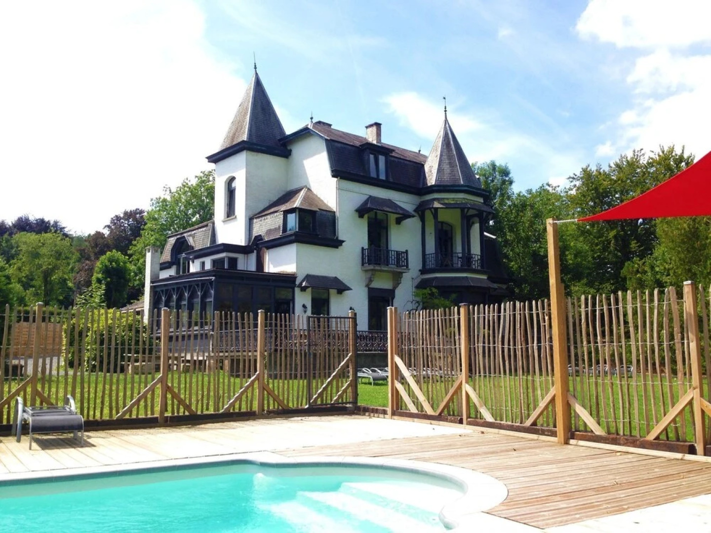 Luxury Mansion in Hastiere-par-Dela with Swimming Pool
