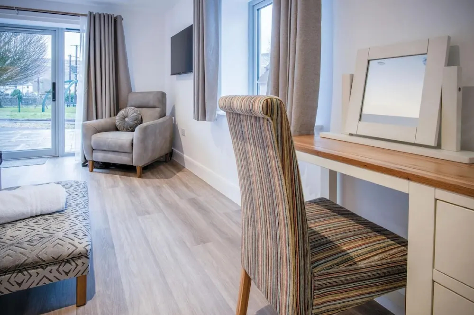 Suite 2 - Sleeping Giant Hotel - PEN Y CAE Inn